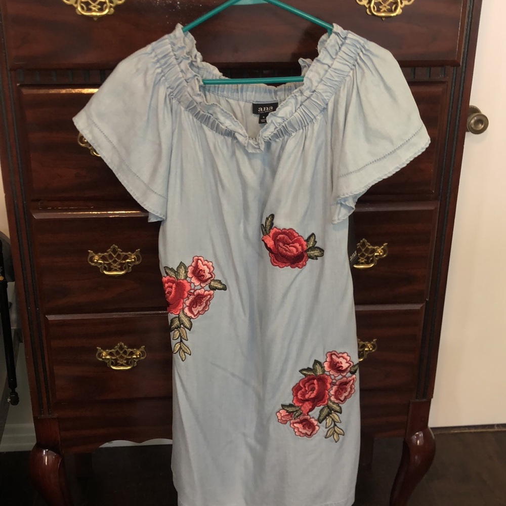 NWT super cute off the shoulder dress!